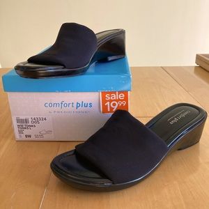 Black heeled dress sandal size 8 wide